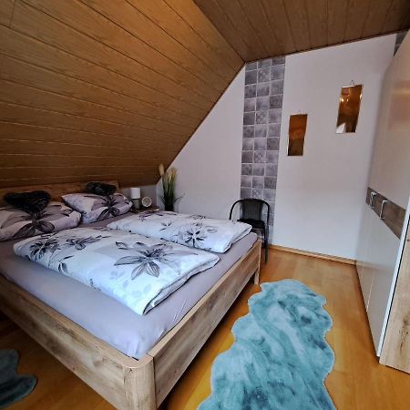 Ferienwohnung Sonja Mit Garten Und Freisitz Steinwiesen エクステリア 写真