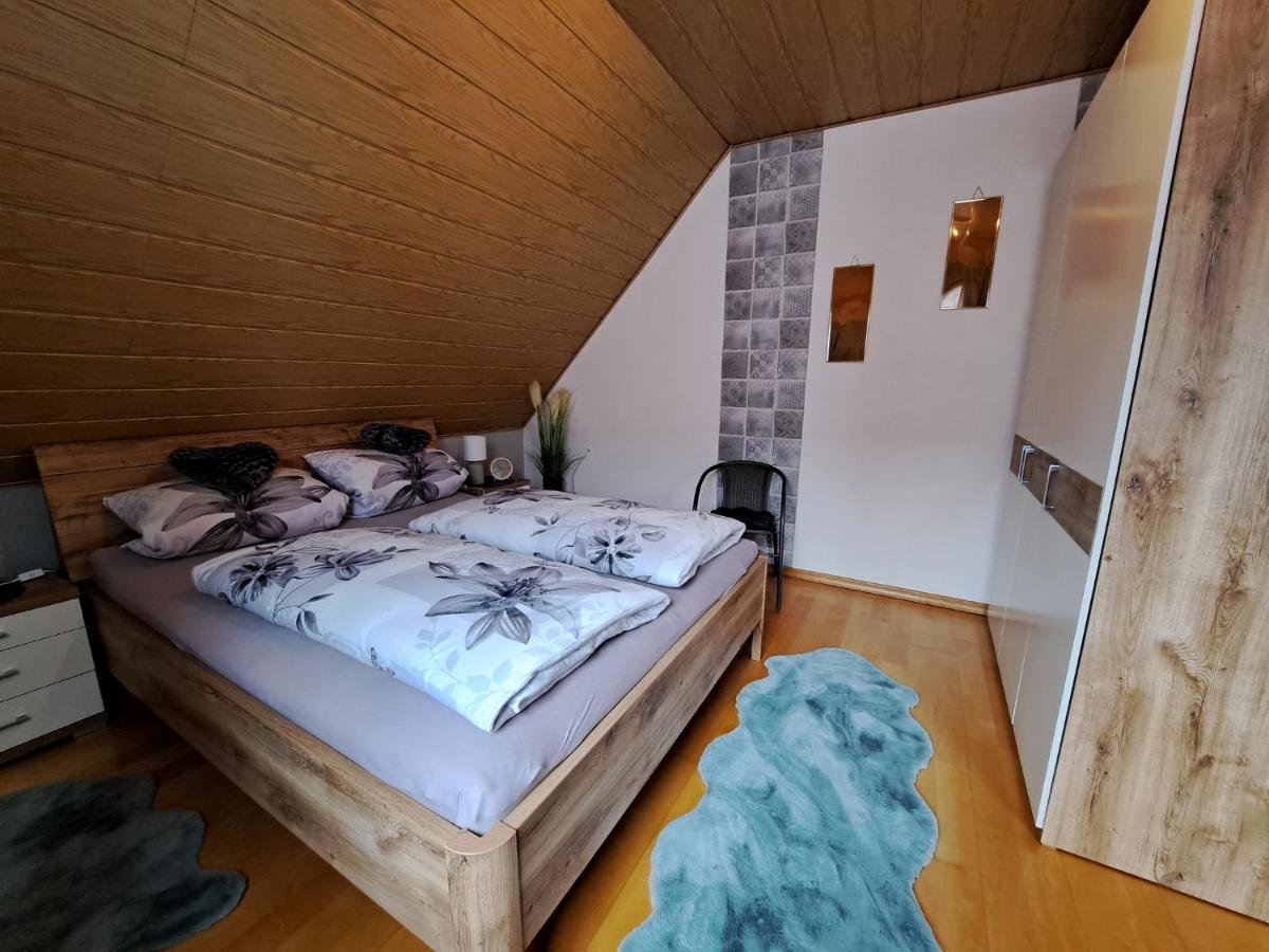 Ferienwohnung Sonja Mit Garten Und Freisitz Steinwiesen エクステリア 写真