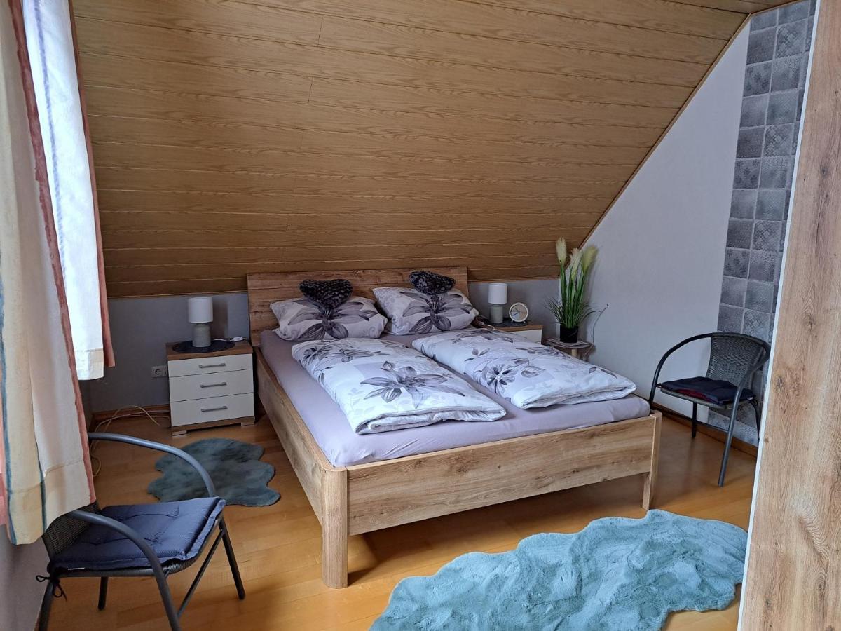 Ferienwohnung Sonja Mit Garten Und Freisitz Steinwiesen エクステリア 写真