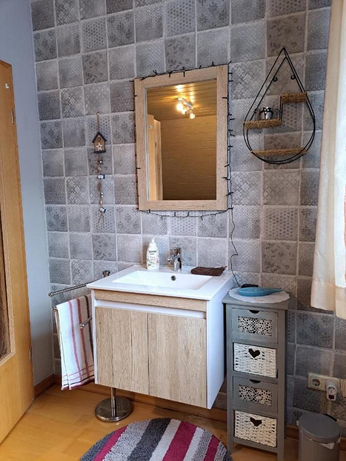 Ferienwohnung Sonja Mit Garten Und Freisitz Steinwiesen エクステリア 写真